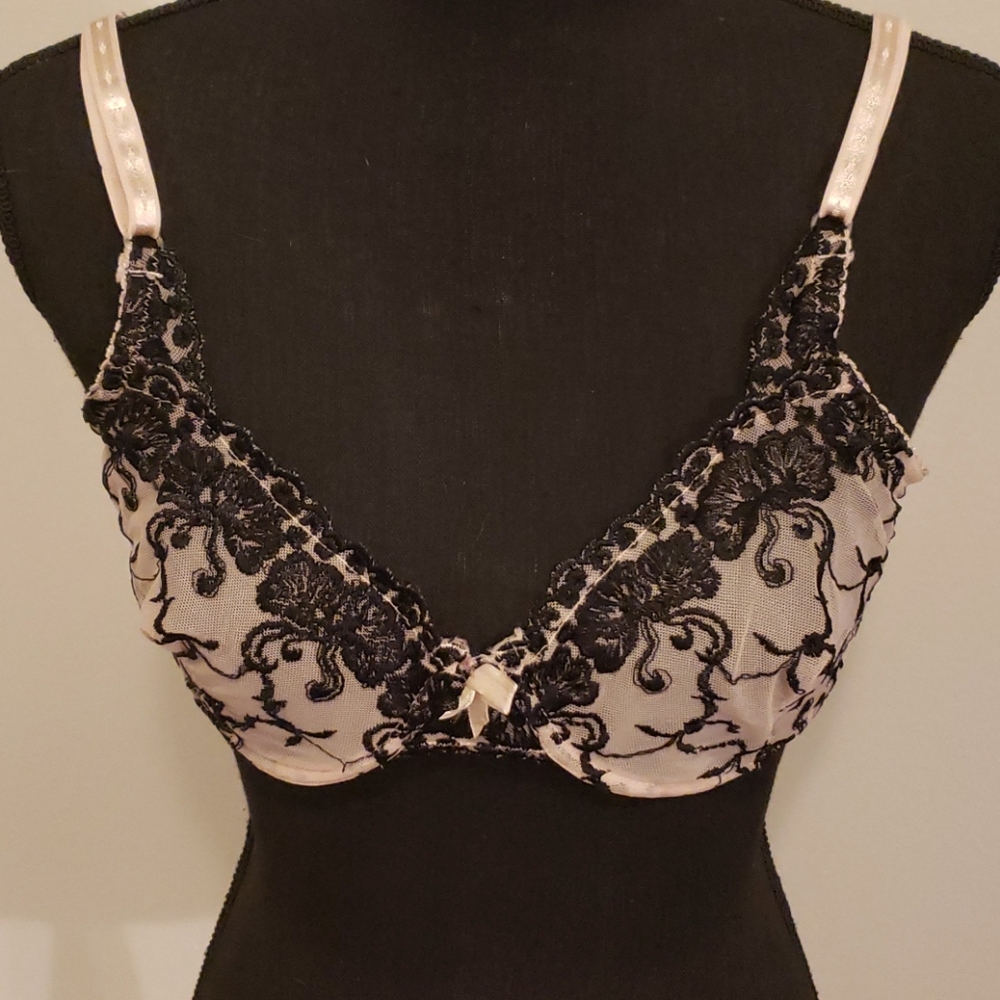 SEXY BLACK AND CREAM LACE BRA